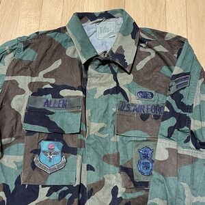 Vtg 90s US Air Force Military Jacket Mens Woodland Camouflage Button Shirt M